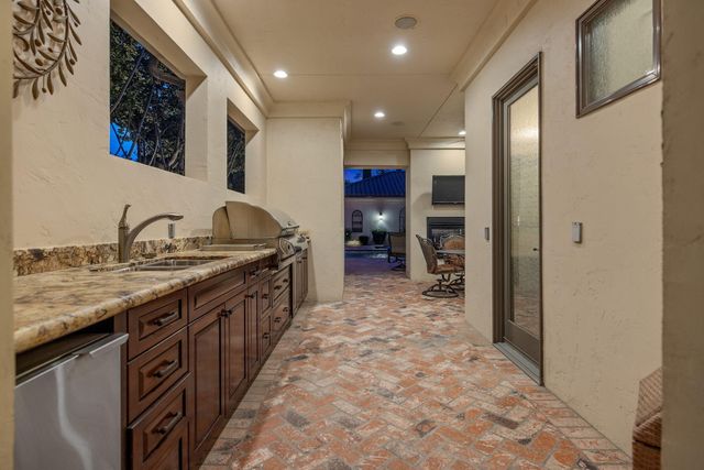 1611 N Pienza Street, Visalia, CA 93291