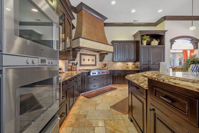 1611 N Pienza Street, Visalia, CA 93291