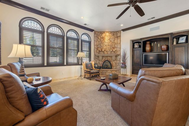 1611 N Pienza Street, Visalia, CA 93291