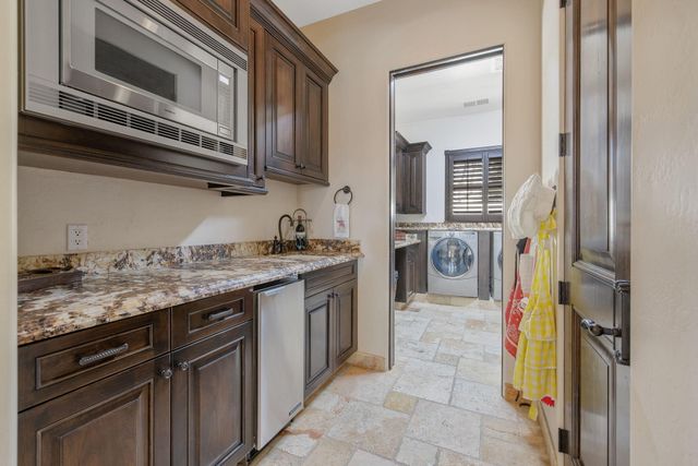 1611 N Pienza Street, Visalia, CA 93291