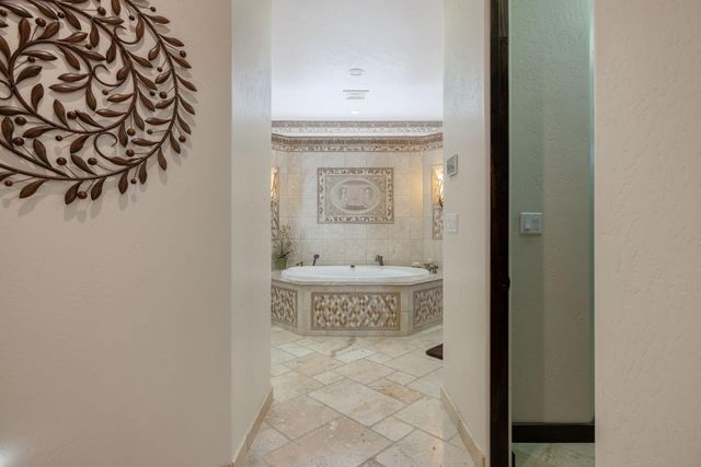 1611 N Pienza Street, Visalia, CA 93291