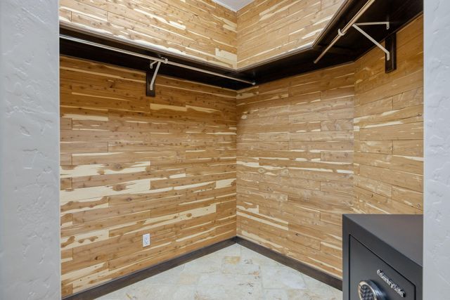 1611 N Pienza Street, Visalia, CA 93291