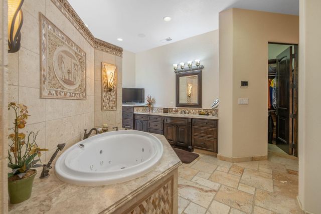 1611 N Pienza Street, Visalia, CA 93291