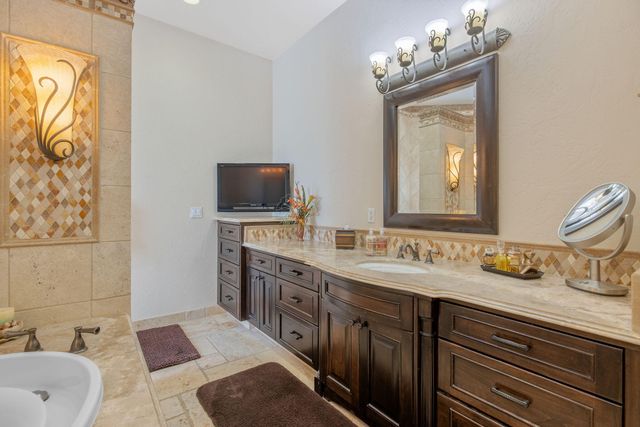 1611 N Pienza Street, Visalia, CA 93291