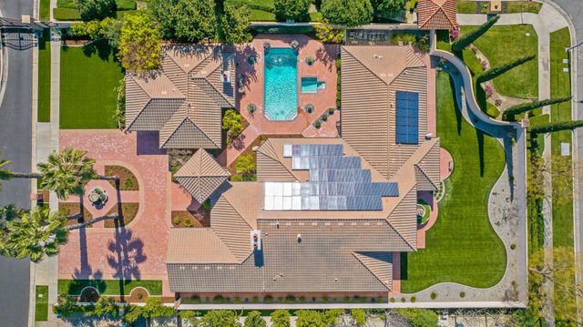 1611 N Pienza Street, Visalia, CA 93291