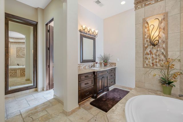 1611 N Pienza Street, Visalia, CA 93291