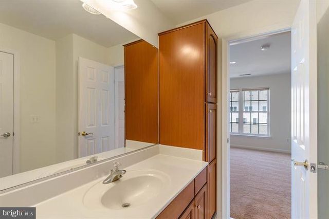 22953 FANSHAW SQ SQ, Brambleton, VA 20148