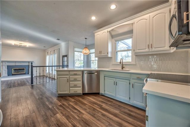 11608 W 117 Terrace, Overland Park, KS 66210