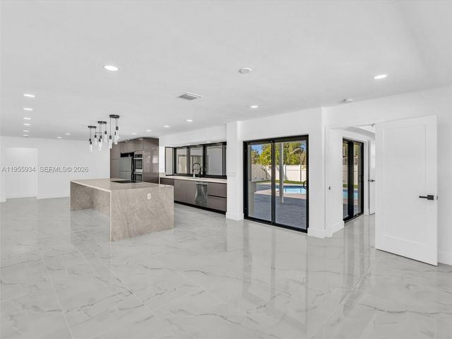 1516 N 47th Ave, Hollywood, FL 33021