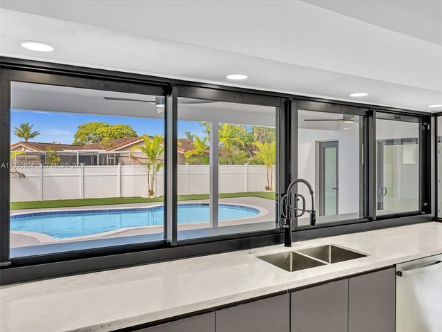 1516 N 47th Ave, Hollywood, FL 33021