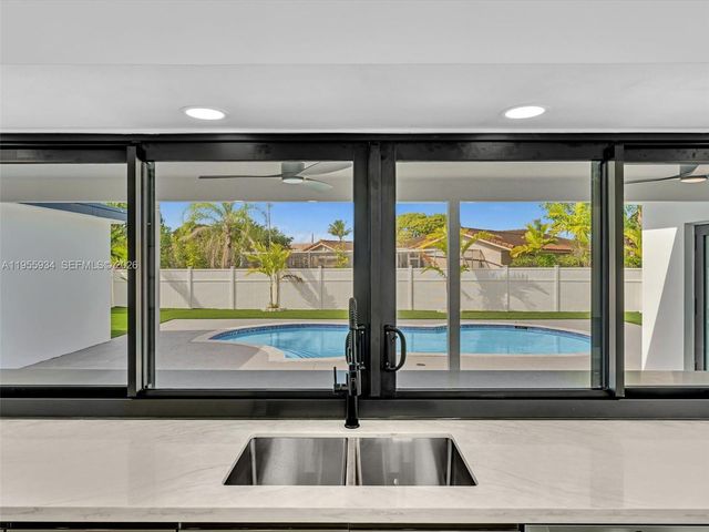 1516 N 47th Ave, Hollywood, FL 33021