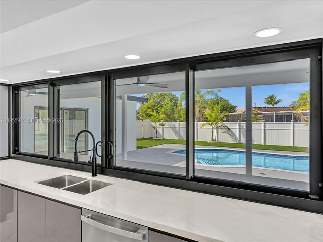 1516 N 47th Ave, Hollywood, FL 33021