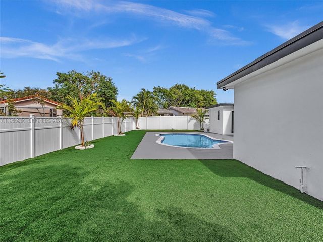 1516 N 47th Ave, Hollywood, FL 33021