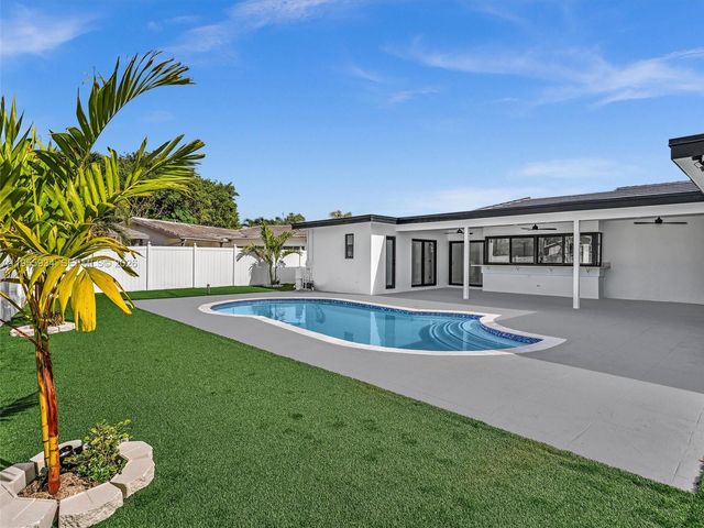 1516 N 47th Ave, Hollywood, FL 33021