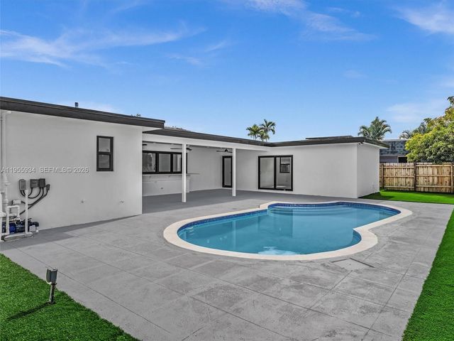 1516 N 47th Ave, Hollywood, FL 33021