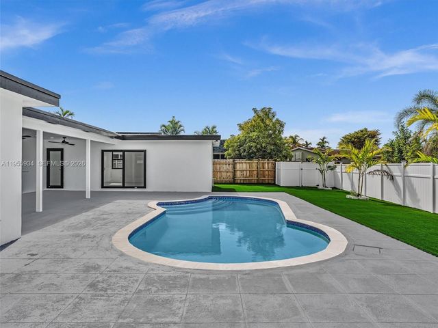 1516 N 47th Ave, Hollywood, FL 33021