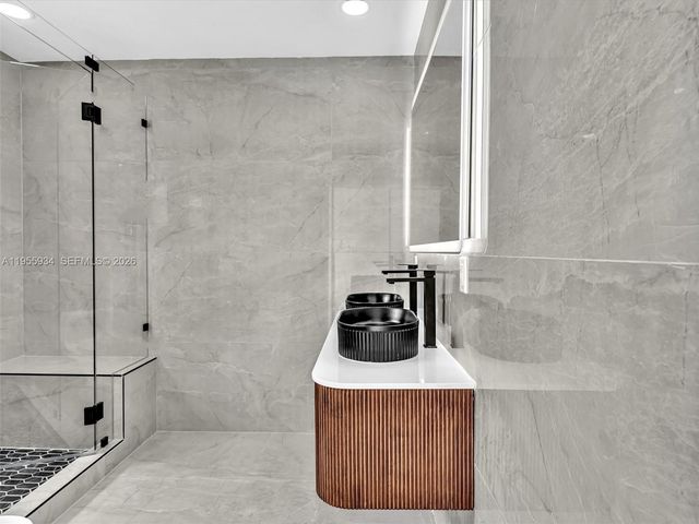 1516 N 47th Ave, Hollywood, FL 33021