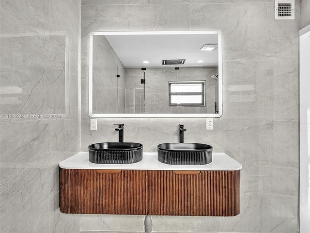 1516 N 47th Ave, Hollywood, FL 33021