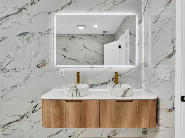 1516 N 47th Ave, Hollywood, FL 33021