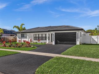 1516 N 47th Ave, Hollywood, FL 33021