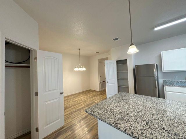 205 Dolphin DR B, Temple, TX 76501