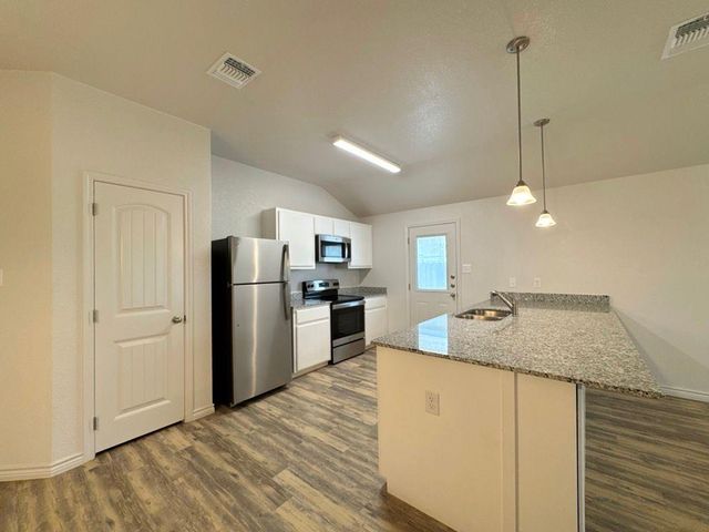 205 Dolphin DR B, Temple, TX 76501