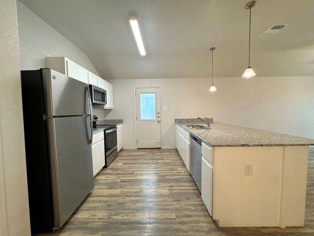 205 Dolphin DR B, Temple, TX 76501