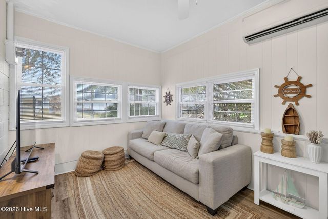 307 Fayetteville Avenue, Carolina Beach, NC 28428