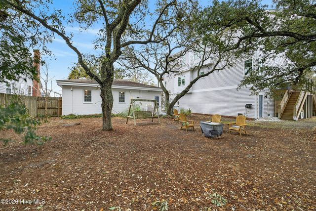 307 Fayetteville Avenue, Carolina Beach, NC 28428