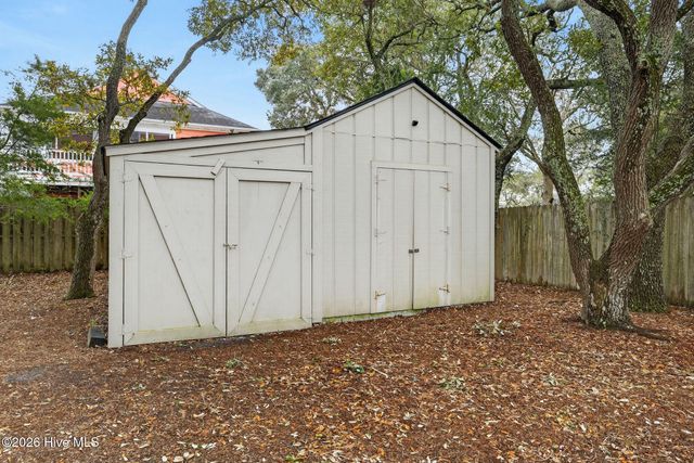 307 Fayetteville Avenue, Carolina Beach, NC 28428