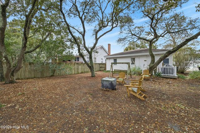 307 Fayetteville Avenue, Carolina Beach, NC 28428