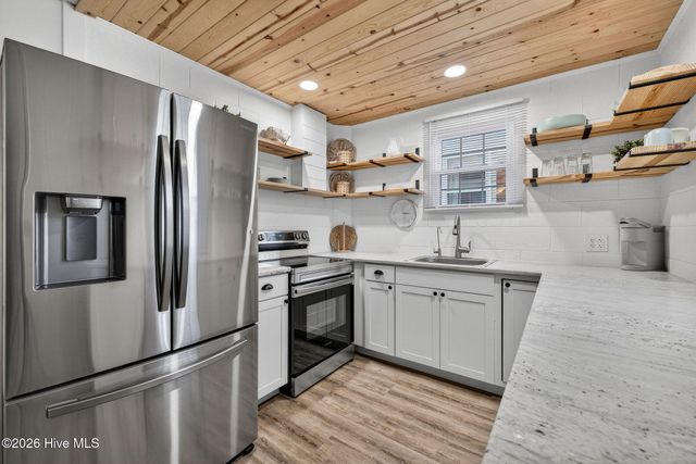 307 Fayetteville Avenue, Carolina Beach, NC 28428