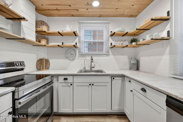 307 Fayetteville Avenue, Carolina Beach, NC 28428