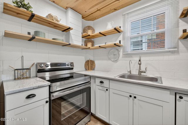 307 Fayetteville Avenue, Carolina Beach, NC 28428