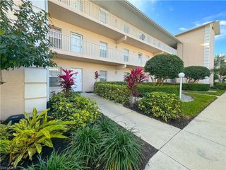 3250 Cypress Glen WAY 424, Naples, FL 34109