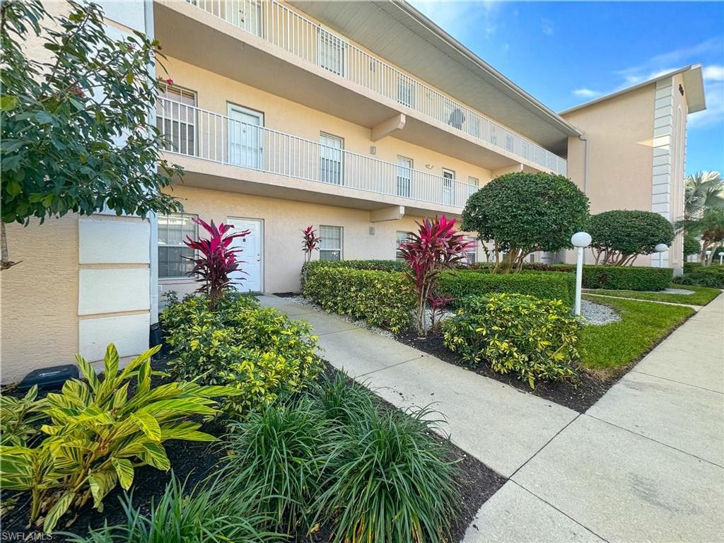 3250 Cypress Glen WAY 424, NAPLES, FL 34109 — exterior