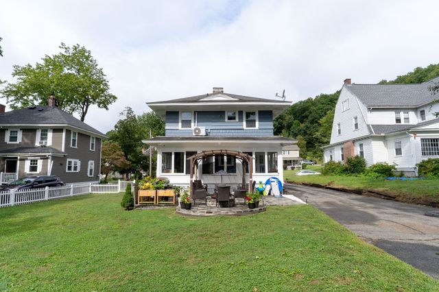 15 Holbrook St, Palmer, MA 01069