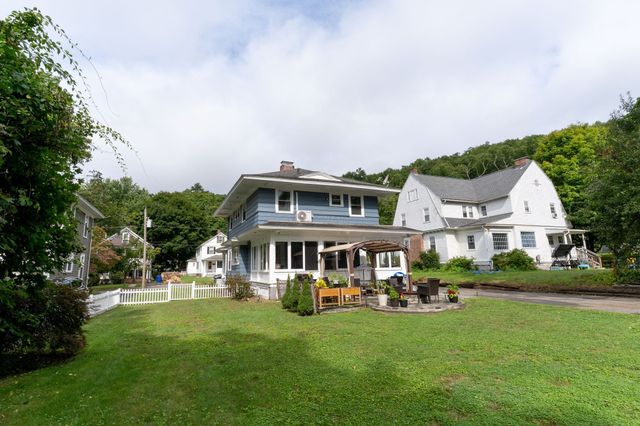 15 Holbrook St, Palmer, MA 01069