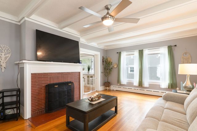 15 Holbrook St, Palmer, MA 01069