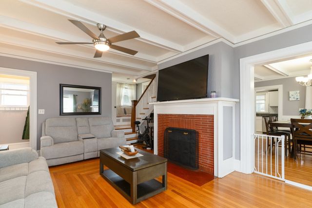 15 Holbrook St, Palmer, MA 01069
