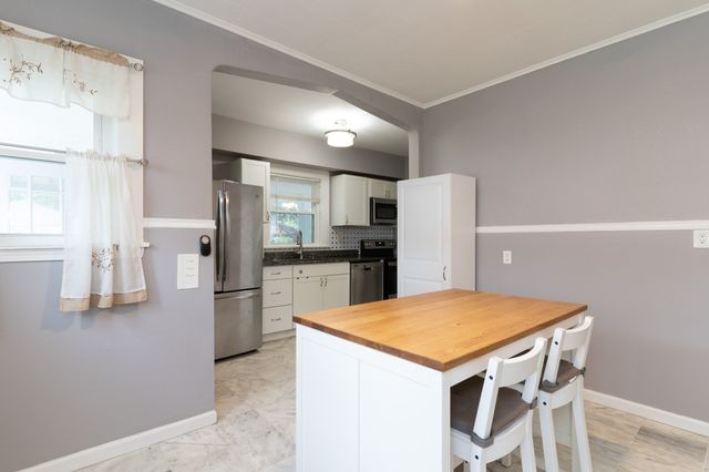 15 Holbrook St, Palmer, MA 01069