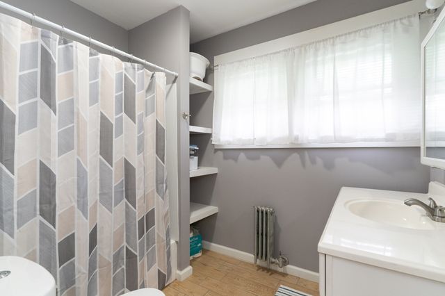 15 Holbrook St, Palmer, MA 01069