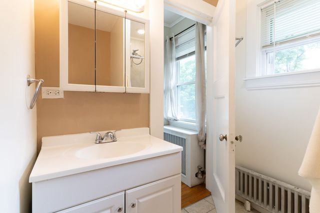 15 Holbrook St, Palmer, MA 01069