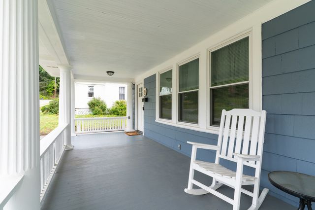 15 Holbrook St, Palmer, MA 01069