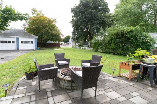 15 Holbrook St, Palmer, MA 01069