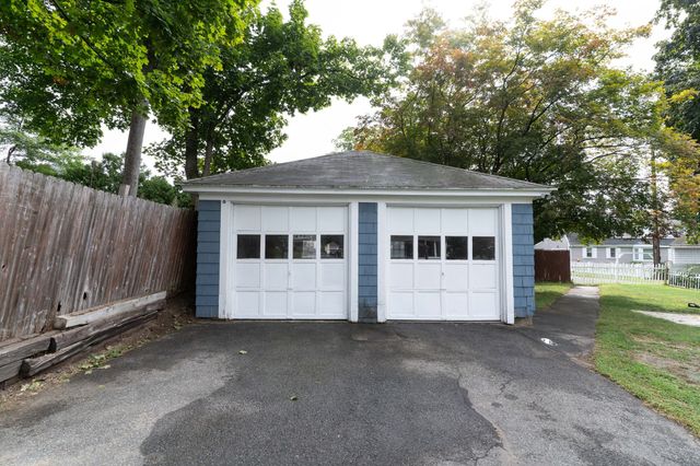 15 Holbrook St, Palmer, MA 01069