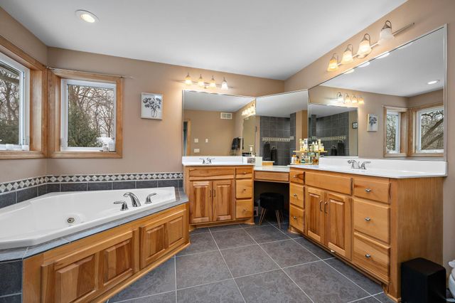 13936 Woodridge Path, Savage, MN 55378