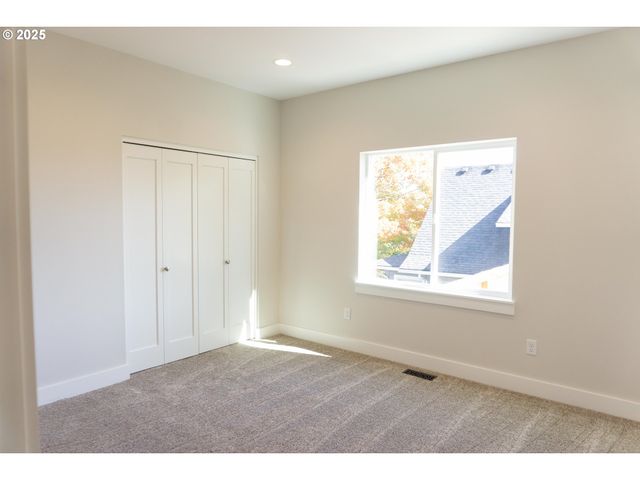 240 Sw Jefferson St, Sheridan, OR 97378