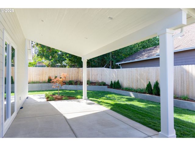 240 Sw Jefferson St, Sheridan, OR 97378