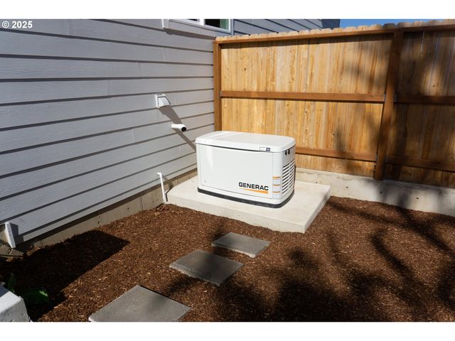 240 Sw Jefferson St, Sheridan, OR 97378